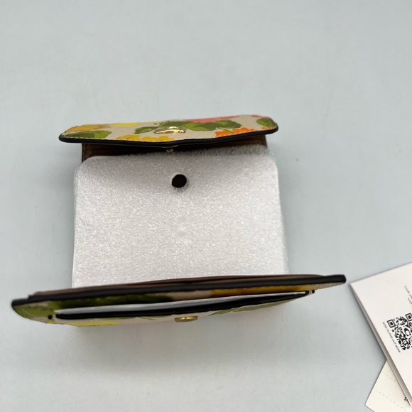 Coach Wyn Small Wallet With Floral Print - Picture 5 of 8